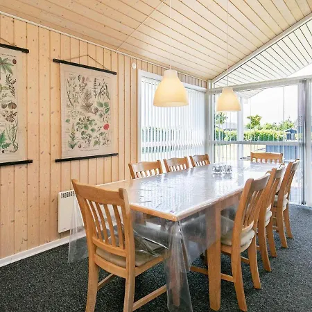 Three-bedroom In 4 *