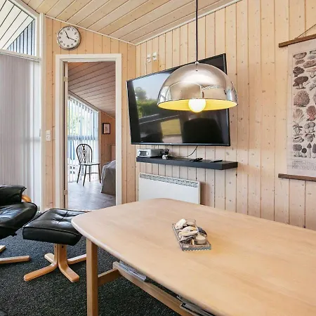 Three-bedroom In 4 Holiday home *